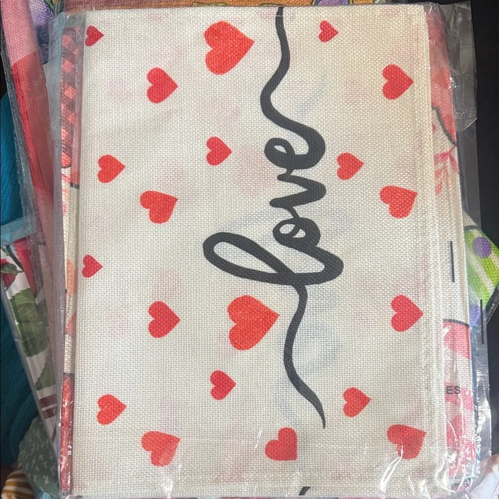Love‎ Hearts Table Runner - Cream with Red Hearts NWT 13x36